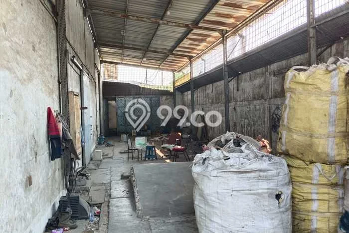 PELUANG EMAS! Gudang Kawasan , Luas 420m2m², Nilai Sewa Tinggi PELUANG EMAS! Gudang Kawasan , Luas 420m2m², Nilai Sewa Tinggi