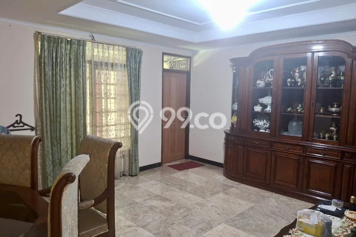 Sewa Rumah Nyaman di Menteng Siap Pakai dan Strategis Sewa Rumah Nyaman di Menteng Siap Pakai dan Strategis