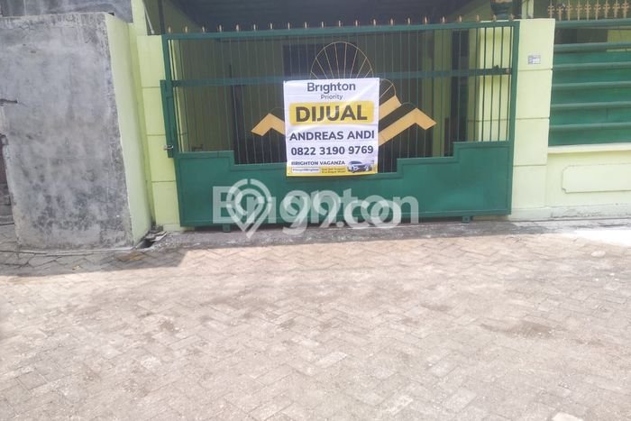 Rumah Strategis Modern Lb 179m2 di Kedungwaru, Tulungagung Rumah Strategis Modern Lb 179m2 di Kedungwaru, Tulungagung