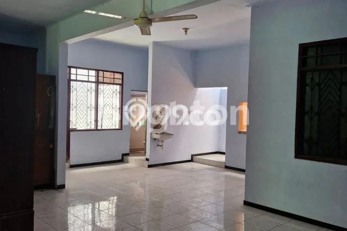 Rumah Strategis Modern Lb 179m2 di Kedungwaru, Tulungagung Rumah Strategis Modern Lb 179m2 di Kedungwaru, Tulungagung