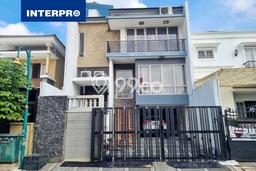 Rumah di Puri Media, Jakarta Barat, LT 230m² LB 300m² Rumah di Puri Media, Jakarta Barat, LT 230m² LB 300m²