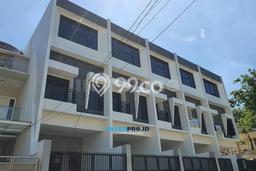 GOOD DEAL! Rumah Premium area Taman Ratu, LT 71m² Bangunan 174m² GOOD DEAL! Rumah Premium area Taman Ratu, LT 71m² Bangunan 174m²
