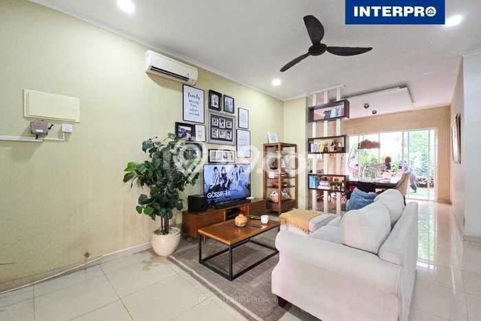 Dijual Rumah Luas Megah Dengan View Eksklusif di Green Lake City, Jakarta Barat Dijual Rumah Luas Megah Dengan View Eksklusif di Green Lake City, Jakarta Barat