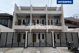 Rumah Asri 4 Kamar Lokasi Tenang di Tanjung Duren, Jakarta Barat Rumah Asri 4 Kamar Lokasi Tenang di Tanjung Duren, Jakarta Barat