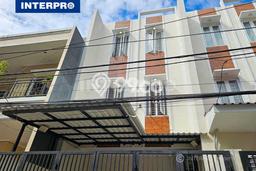 Rumah Modern 4 KT di Taman Ratu Jakarta Barat Full Furnished Rumah Modern 4 KT di Taman Ratu Jakarta Barat Full Furnished