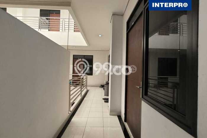 Dijual Rumah Kost di Kemanggisan, Jakarta Barat, 51 KT, 51 KM, Bangunan 1200m2 Dijual Rumah Kost di Kemanggisan, Jakarta Barat, 51 KT, 51 KM, Bangunan 1200m2