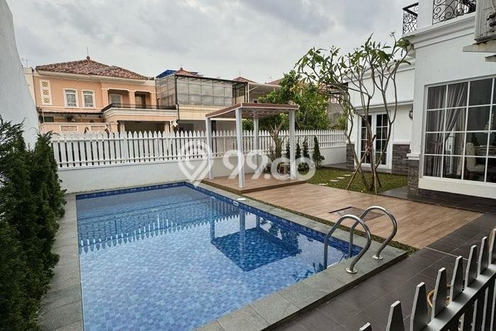 Jual Rumah Mewah Megah Dengan View Cantik di Cibubur, Jakarta Timur Jual Rumah Mewah Megah Dengan View Cantik di Cibubur, Jakarta Timur