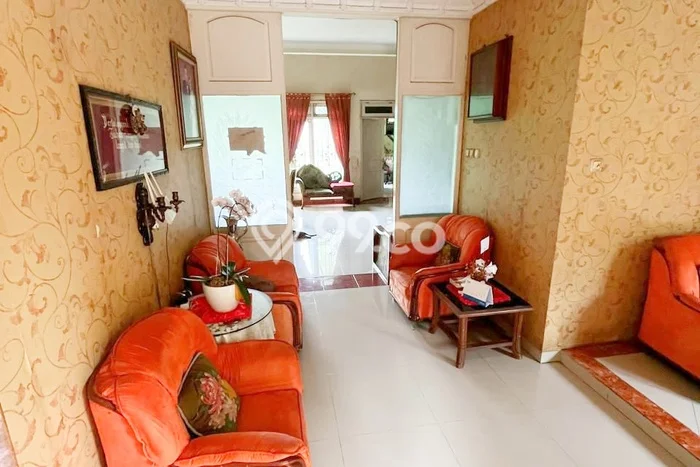 Ready to Use! Luxury House LT 384m2 Desain Elegan di Cibubur Ready to Use! Luxury House LT 384m2 Desain Elegan di Cibubur