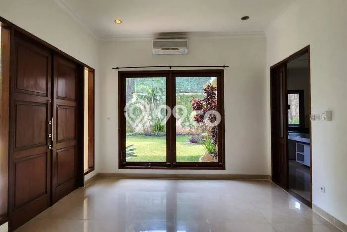Hunian Minimalis dengan LT 1200m2 & LB 550m2 Disewakan di Pejaten Hunian Minimalis dengan LT 1200m2 & LB 550m2 Disewakan di Pejaten