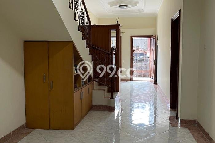 Rumah Elit Modern Siap Huni di Taman Surya Jakarta Barat Rumah Elit Modern Siap Huni di Taman Surya Jakarta Barat