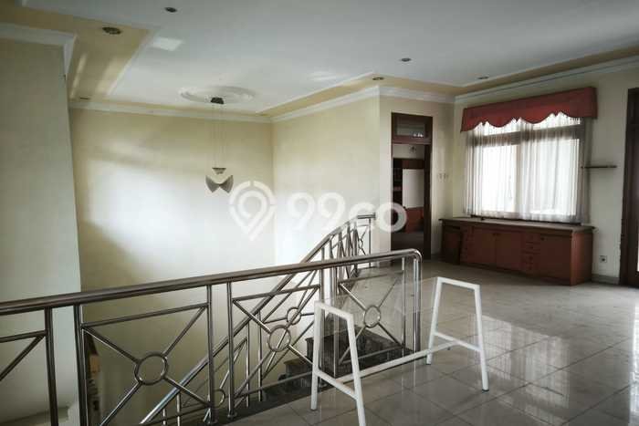 Hunian Mewah LB 350m2 Siap Pakai Desain Elegan di Kedoya, Jakarta Barat Hunian Mewah LB 350m2 Siap Pakai Desain Elegan di Kedoya, Jakarta Barat