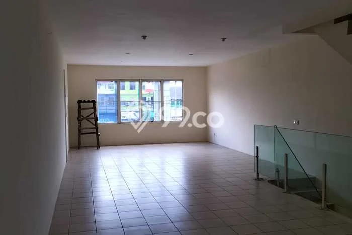 Disewakan Ruko komersial di Serpong luas bangunan 225m2 Disewakan Ruko komersial di Serpong luas bangunan 225m2