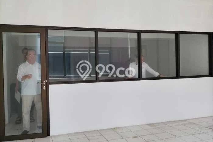 Ruko Disewa di Kebon Jeruk, Jakarta Barat, LT 65m2 / LB 291m2 Ruko Disewa di Kebon Jeruk, Jakarta Barat, LT 65m2 / LB 291m2