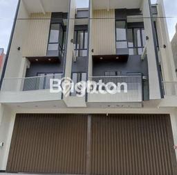 Ruko For Rent di Ngagel, Luas 720m², Pusat Bisnis, Siap Operasi Ruko For Rent di Ngagel, Luas 720m², Pusat Bisnis, Siap Operasi