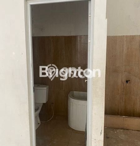 Disewakan Ruko Strategis Kawasan Middle East Ring Road, Luas 360m², Lokasi Komersial, Akses Mudah Disewakan Ruko Strategis Kawasan Middle East Ring Road, Luas 360m², Lokasi Komersial, Akses Mudah