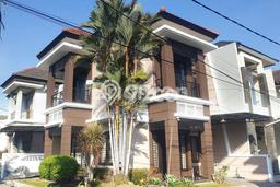 Rumah Luas Asri 3 KT Siap Huni di Manyar Surabaya Rumah Luas Asri 3 KT Siap Huni di Manyar Surabaya