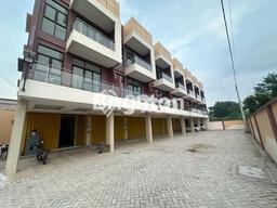 Ruko Kawasan Niaga di Rungkut, Luas 240m2m², Siap Usaha Ruko Kawasan Niaga di Rungkut, Luas 240m2m², Siap Usaha
