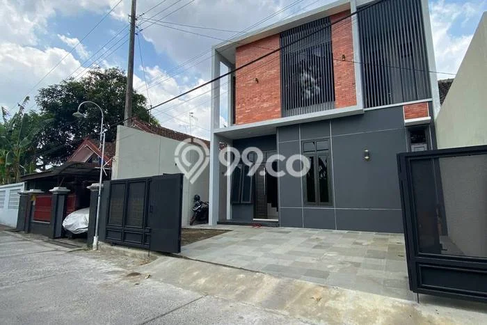 For Sale Rumah 4 Kamar Lokasi Ideal Nyaman dan Strategis di Sewon For Sale Rumah 4 Kamar Lokasi Ideal Nyaman dan Strategis di Sewon