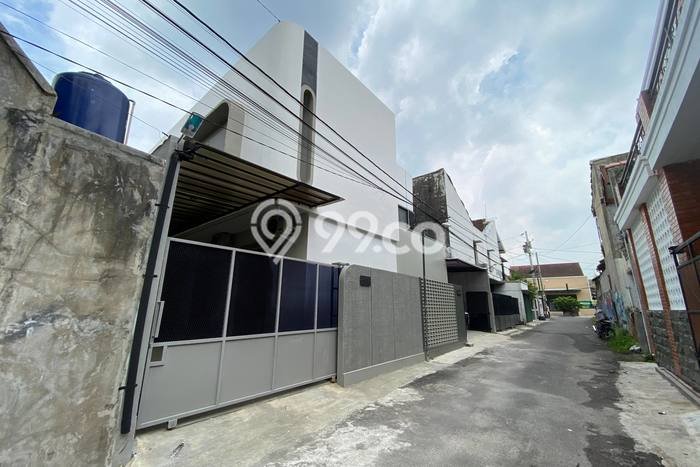 Aset Investasi! Rumah Kost Dijual di Depok, Sleman, 11 KT, 11 KM, Luas 180m2 Aset Investasi! Rumah Kost Dijual di Depok, Sleman, 11 KT, 11 KM, Luas 180m2