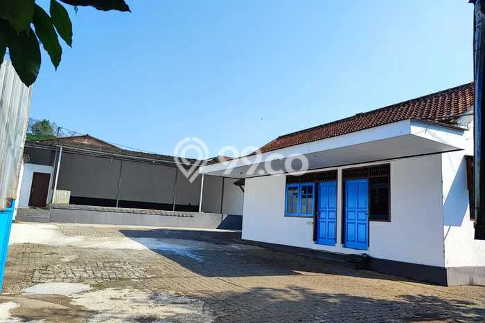 LOKASI STRATEGIS! Gudang Disewakan Kawasan Semarang Barat, Luas 140m2m², Area Ramai LOKASI STRATEGIS! Gudang Disewakan Kawasan Semarang Barat, Luas 140m2m², Area Ramai