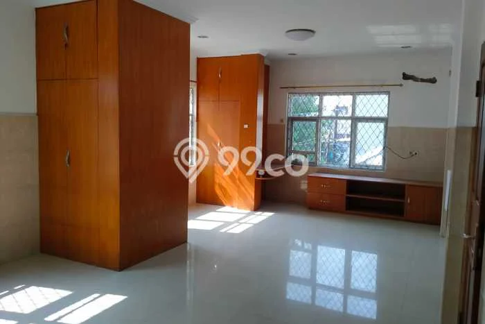 Ready to Use! Luxury House LT 153m2 Desain Modern di Jelambar Ready to Use! Luxury House LT 153m2 Desain Modern di Jelambar
