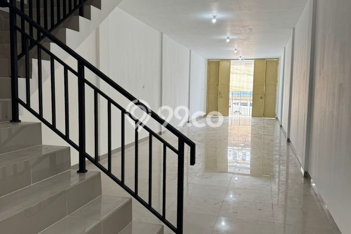 Ruko Dijual di Prime Area Jakarta Barat Luas 240m2 Ruko Dijual di Prime Area Jakarta Barat Luas 240m2