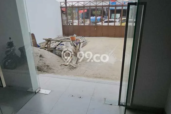Disewakan Ruko komersial di Karawaci luas bangunan 1250m2 Disewakan Ruko komersial di Karawaci luas bangunan 1250m2