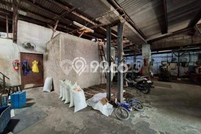 Disewakan Pabrik di Kawasan Ramai Kalideres Luas 400m2 Disewakan Pabrik di Kawasan Ramai Kalideres Luas 400m2
