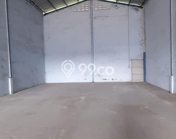 Gudang Disewa di Jakarta Utara dengan LB 300m2 Area Komersial Ramai Gudang Disewa di Jakarta Utara dengan LB 300m2 Area Komersial Ramai