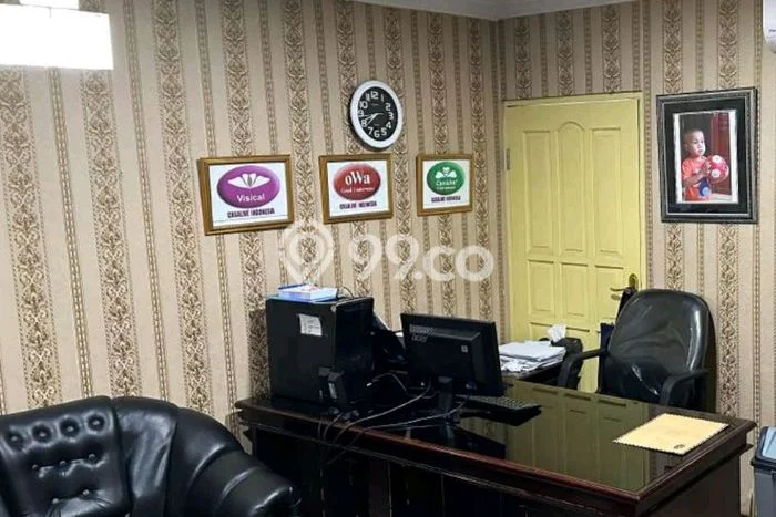 Ruko Dijual di Jakarta Barat LT 99m2 & LB 262m2 Lokasi Terbaik! Ruko Dijual di Jakarta Barat LT 99m2 & LB 262m2 Lokasi Terbaik!