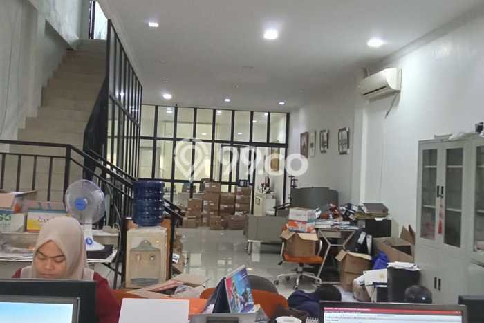 Unit Ruko disewakan di Cengkareng Jakarta Barat dengan LT 250m2 / LB 600m2 Unit Ruko disewakan di Cengkareng Jakarta Barat dengan LT 250m2 / LB 600m2