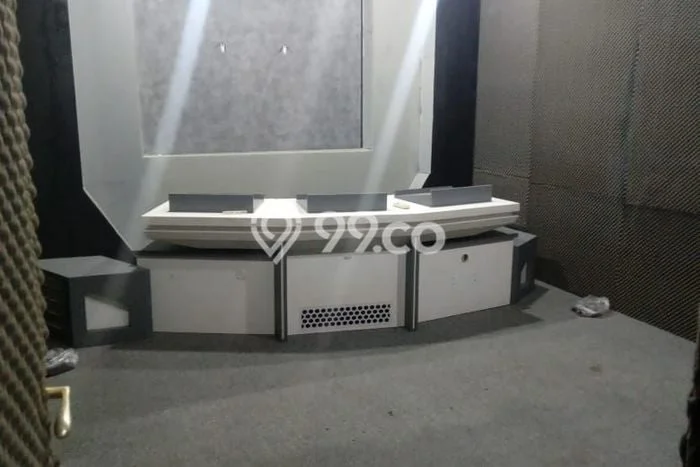Ruko Kawasan Bisnis di Taman Surya, Luas 216m², Siap Operasi Ruko Kawasan Bisnis di Taman Surya, Luas 216m², Siap Operasi