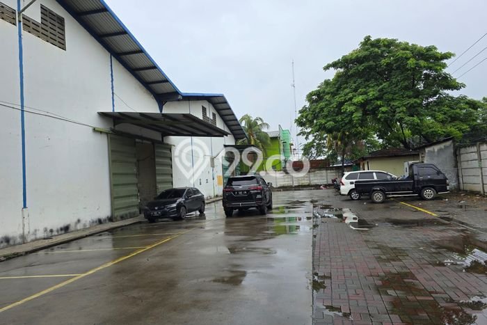 Gudang Area Komersial Kawasan Karawaci, Luas 1700m², Lokasi Prima Gudang Area Komersial Kawasan Karawaci, Luas 1700m², Lokasi Prima