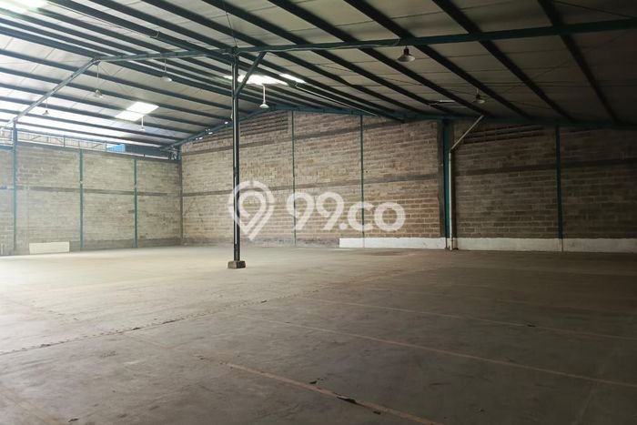 SEWA TERBAIK! Gudang di Karawaci, Luas 400m², Jalan Utama SEWA TERBAIK! Gudang di Karawaci, Luas 400m², Jalan Utama