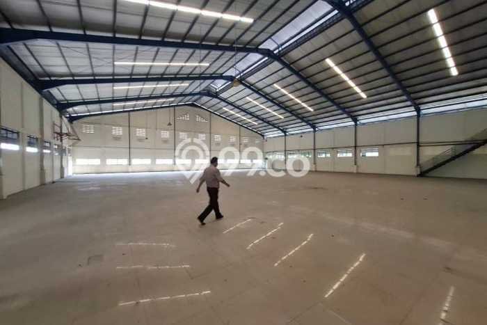 LOKASI BISNIS! Gudang For Rent Kawasan Cikupa, Luas 2500m², Jalan Strategis, Ready Operasional LOKASI BISNIS! Gudang For Rent Kawasan Cikupa, Luas 2500m², Jalan Strategis, Ready Operasional