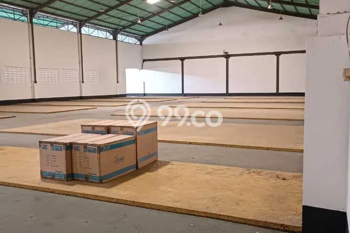 Disewakan Gudang Strategis Kawasan Sepatan, Luas 8000m², Lokasi Komersial, Jalan Mudah Disewakan Gudang Strategis Kawasan Sepatan, Luas 8000m², Lokasi Komersial, Jalan Mudah