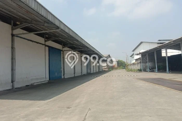 Unit Gudang Disewakan di Kapuk Kamal di Area Ramai & Strategis Unit Gudang Disewakan di Kapuk Kamal di Area Ramai & Strategis