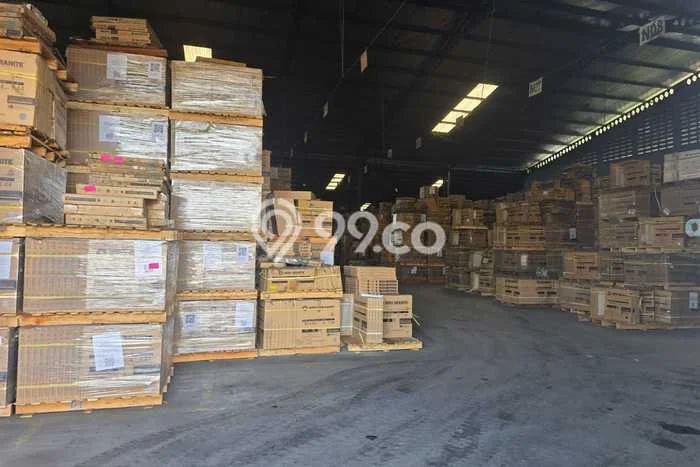 Unit Gudang Disewakan di Bitung di Area Ramai & Strategis Unit Gudang Disewakan di Bitung di Area Ramai & Strategis