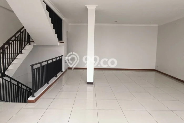 Area Ramai! Ruko Dijual di Cipedes untuk Bisnis Luas Bangunan 332m2 Area Ramai! Ruko Dijual di Cipedes untuk Bisnis Luas Bangunan 332m2