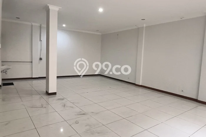 Area Ramai! Ruko Dijual di Cipedes untuk Bisnis Luas Bangunan 332m2 Area Ramai! Ruko Dijual di Cipedes untuk Bisnis Luas Bangunan 332m2