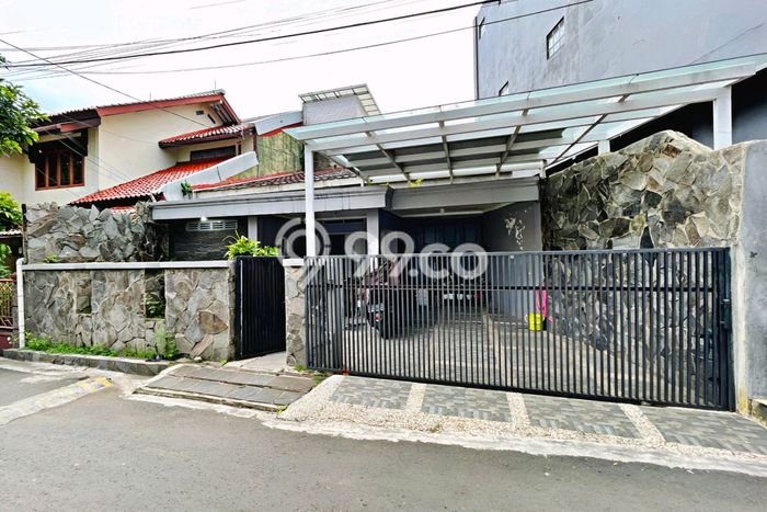 Dijual Rumah 4 Kamar Lokasi Ideal Bagus dan Strategis di Regol Dijual Rumah 4 Kamar Lokasi Ideal Bagus dan Strategis di Regol