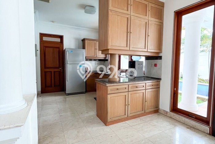 Rumah Elit Modern Tanpa Renovasi di Pejaten Jakarta Selatan Rumah Elit Modern Tanpa Renovasi di Pejaten Jakarta Selatan