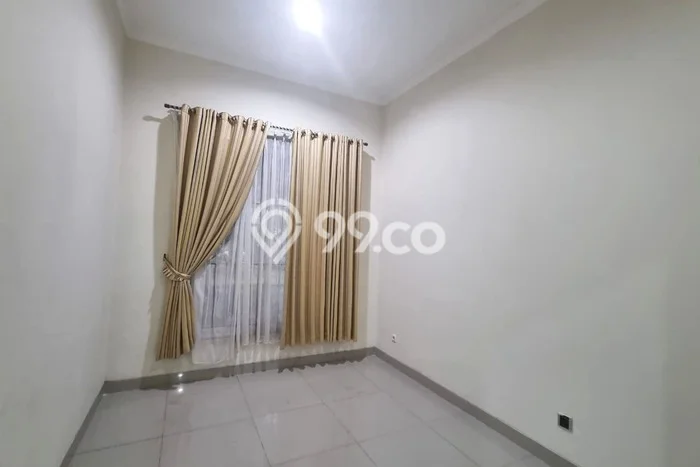 Disewakan! Rumah 4 Kamar Tidur &
2 Kamar Mandi di Gading Serpong, Tangerang Disewakan! Rumah 4 Kamar Tidur &
2 Kamar Mandi di Gading Serpong, Tangerang