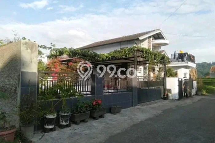 Dijual Rumah 4 Kamar Lokasi Ideal Bagus dan Strategis di Garut Kota Dijual Rumah 4 Kamar Lokasi Ideal Bagus dan Strategis di Garut Kota