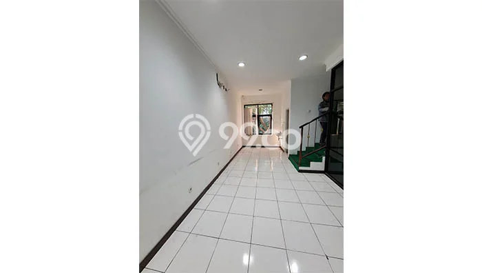 Ruko Disewa di Jakarta Pusat dengan LB 240m2 Area Komersial Ramai Ruko Disewa di Jakarta Pusat dengan LB 240m2 Area Komersial Ramai