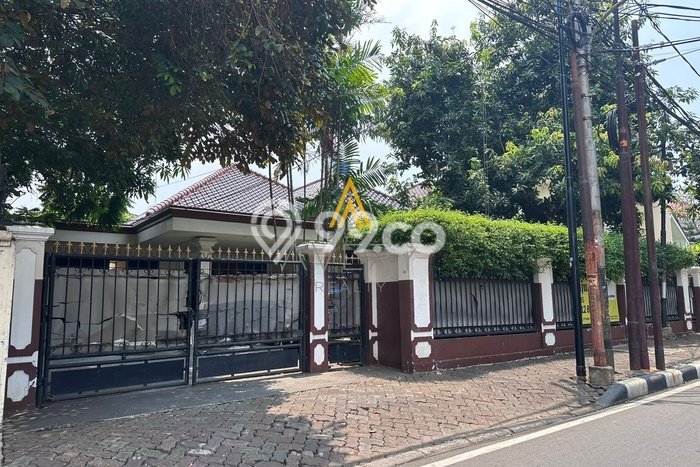 Rumah Mewah Siap Huni LT 676m2 di Menteng, Jakarta Pusat Rumah Mewah Siap Huni LT 676m2 di Menteng, Jakarta Pusat