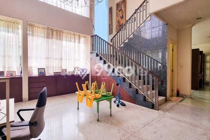 Rumah Mewah Dijual LT 550m2 di Kebon Jeruk, Jakarta Barat Rumah Mewah Dijual LT 550m2 di Kebon Jeruk, Jakarta Barat