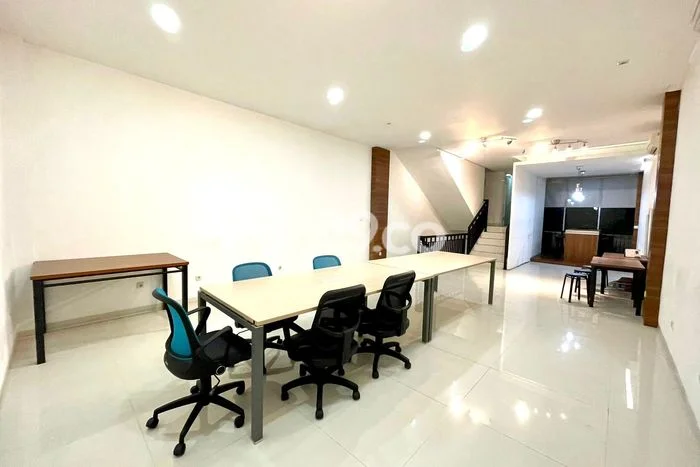 Ruko untuk Disewa di Pusat Jakarta Selatan Luas Bangunan 320m2 Ruko untuk Disewa di Pusat Jakarta Selatan Luas Bangunan 320m2