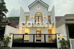 Hunian Mewah Siap Huni LT 152m2 di Sukolilo, Surabaya Hunian Mewah Siap Huni LT 152m2 di Sukolilo, Surabaya