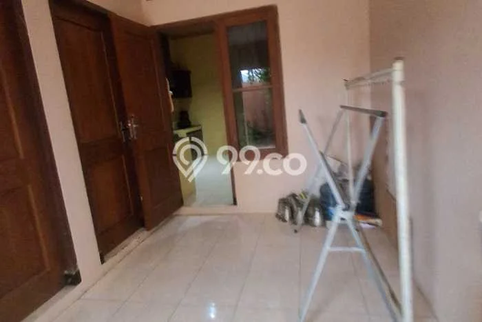 Lokasi strategis! Rumah siap pakai disewakan di Tembalang LB 180m2 Lokasi strategis! Rumah siap pakai disewakan di Tembalang LB 180m2
